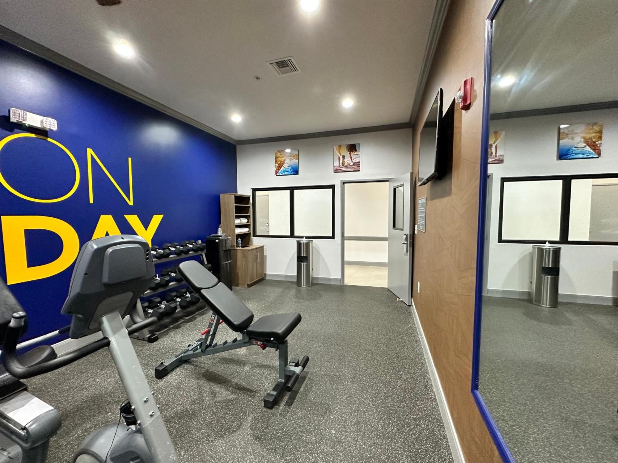 Best Western Plus Schulenburg Inn & Suites Bagian luar foto