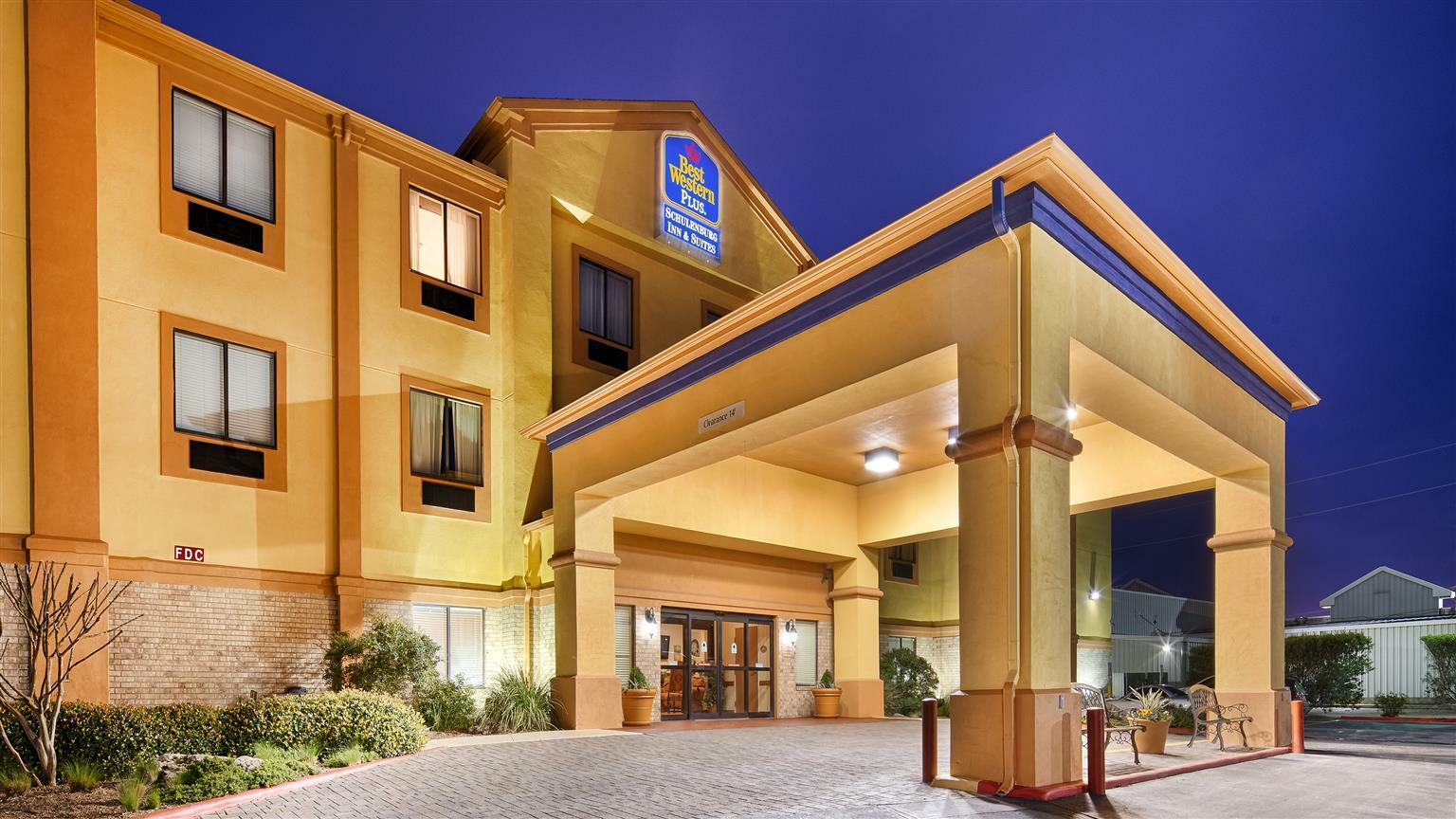 Best Western Plus Schulenburg Inn & Suites Bagian luar foto